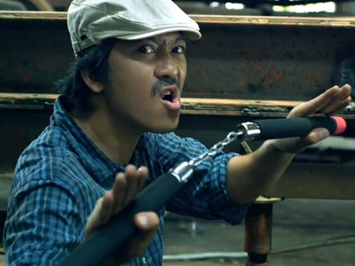 Câu khách bằng trò phản cảm