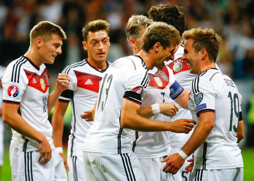 Mario Gotze lập cú đúp, tuyển Đức đè bẹp Ba Lan 3-1