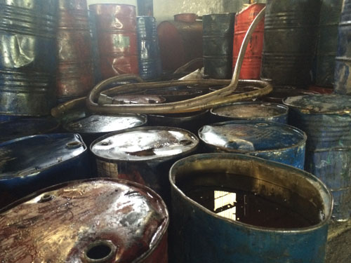 C&aacute;c th&ugrave;ng mỡ bẩn tại C&ocirc;ng ty TNHH Phương Li&ecirc;n