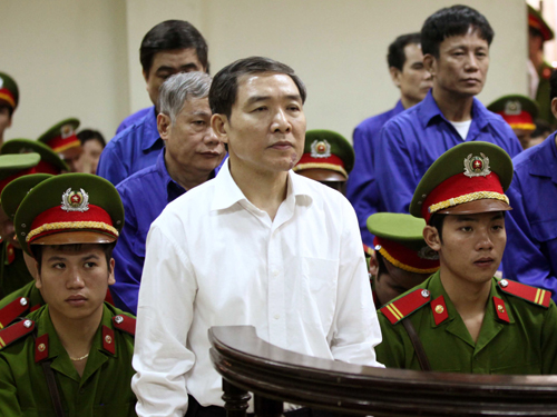 Trộm dưới 2 triệu có thể ngồi tù, tham ô nộp tiền được “thoát” án tử