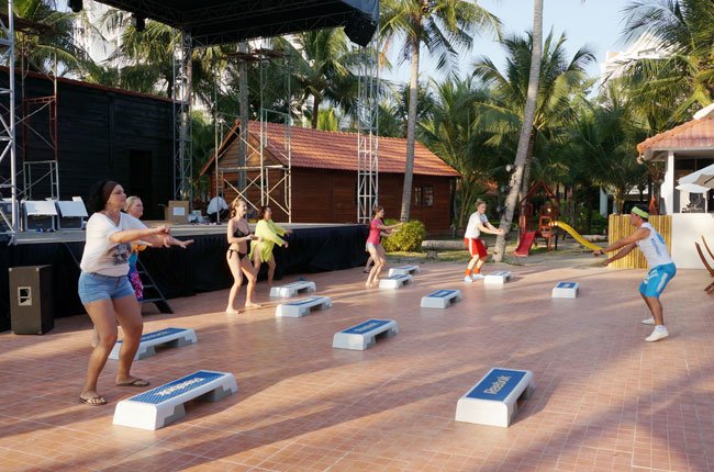Du khách nước ngoài tại một resort ở Phan Thiết - Ảnh: Đào Loan