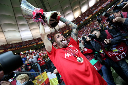 Đầu qu&acirc;n cho Barca, Vidal sẽ c&oacute; cơ hội gi&agrave;nh nhiều chiến t&iacute;ch vinh quang hơn Europa League