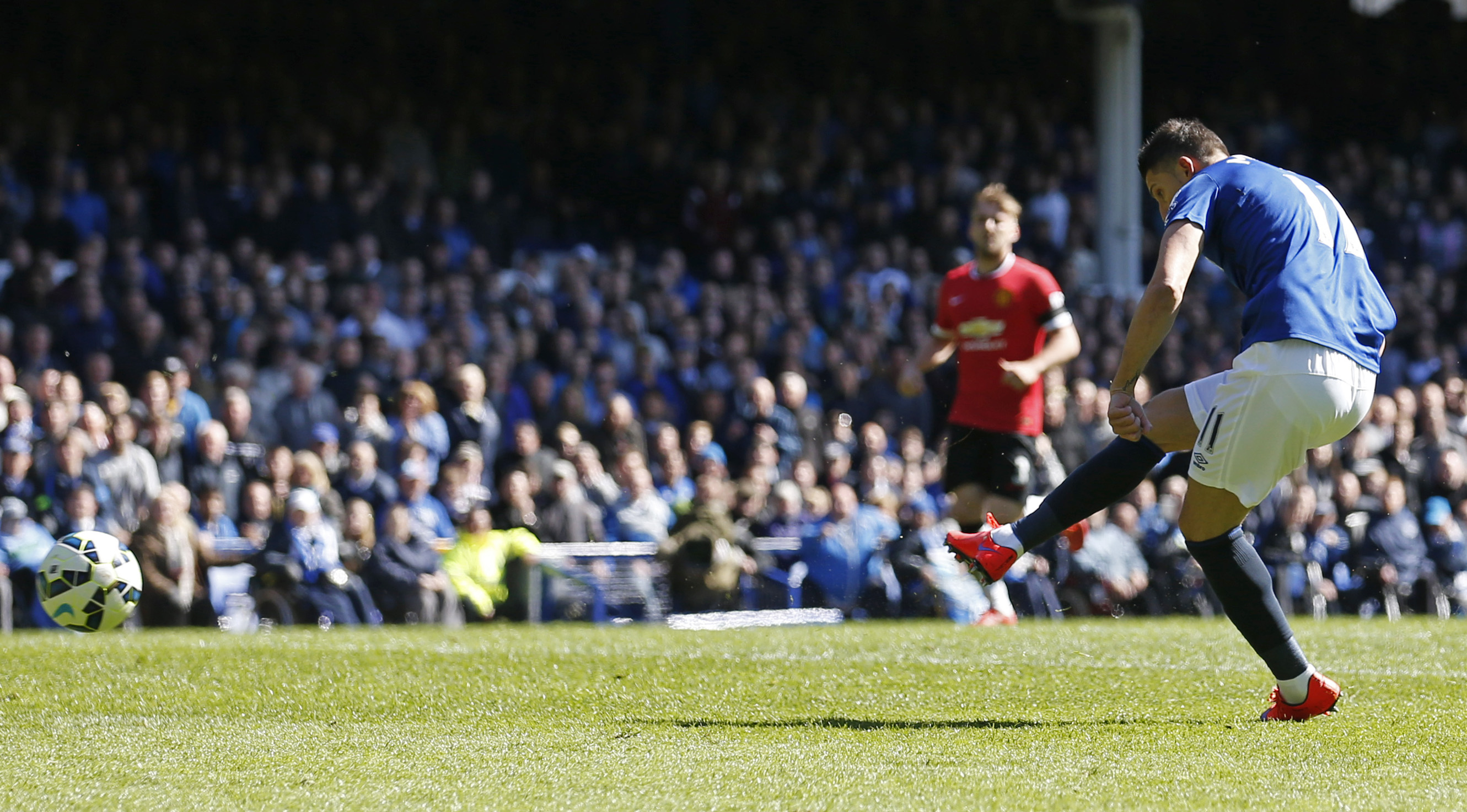 Mirallas ấn định tỉ số 3-0 ph&uacute;t 75