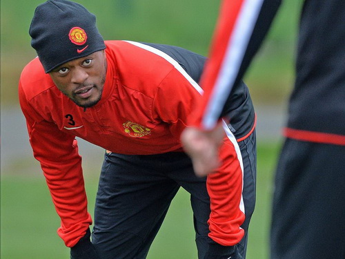 Kungfu huyền ảo, Evra bị đuổi khỏi Marseille