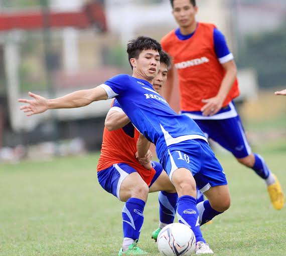 C&ocirc;ng Phượng so t&agrave;i c&ugrave;ng đ&agrave;n anh Minh Ch&acirc;u