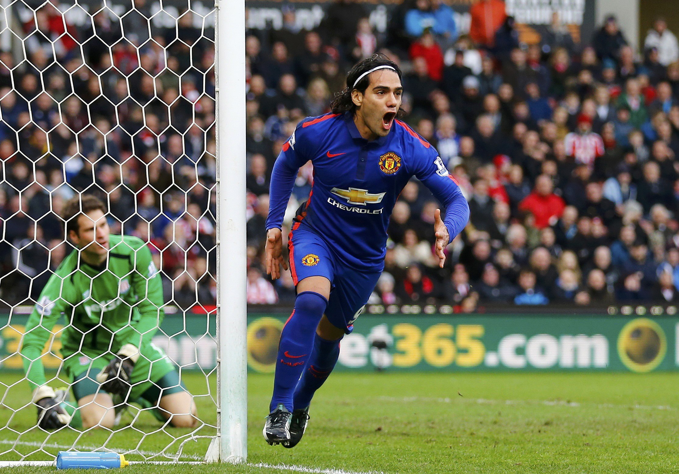 Falcao đ&atilde; ghi b&agrave;n trở lại nhưng M.U vẫn kh&ocirc;ng thắng