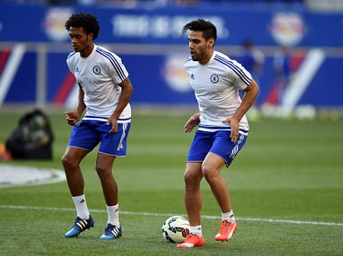 Falcao v&agrave; Cuadrado khởi động nhưng kh&ocirc;ng c&oacute; t&ecirc;n tham dự trận đấu