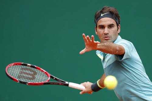 Federer thua sốc Gael Monfils, chia tay giải sau vòng ba