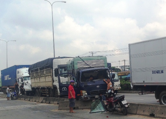 Hiện trường vụ tai nạn li&ecirc;n ho&agrave;n