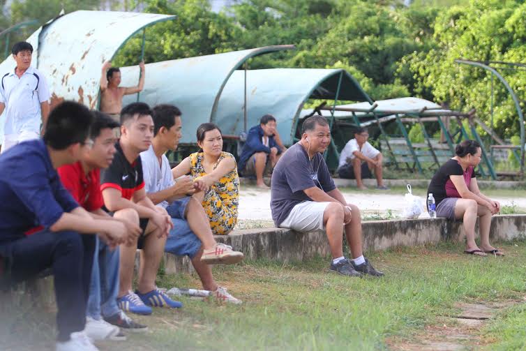 Số &iacute;t kh&aacute;n giả đến xem đội tuyển nữ Việt Nam tập luyện