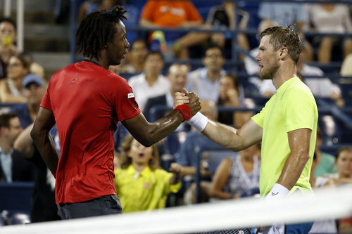 Monfils nhường quyền đi tiếp cho Marchenko
