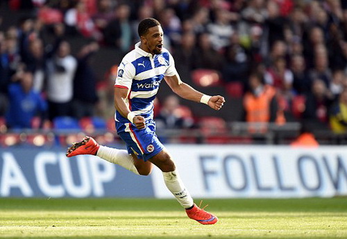 James McCleary gỡ h&ograve;a 1-1 cho Reading đầu hiệp hai