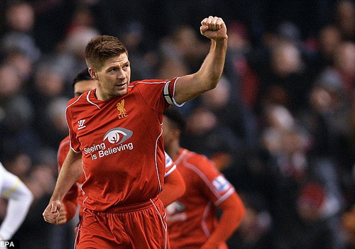 Steven Gerrard cũng vẫn l&agrave; thủ lĩnh tinh thần của Liverpool