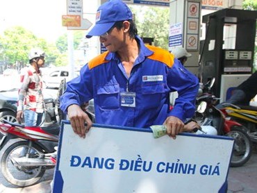Giá xăng có thể giảm 700-800 đồng/lít