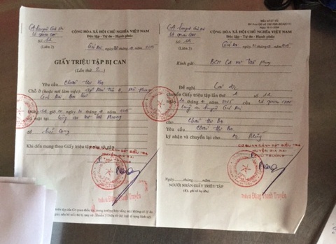 C&ocirc;ng an tống đạt giấy triệu tập bị can v&agrave; giấy mời nhưng ba Ba v&agrave; b&agrave; Li&ecirc;n kh&ocirc;ng nhận