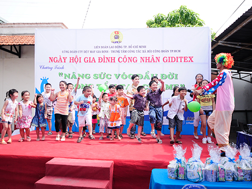 Bán hàng giảm giá cho hơn 3.000 công nhân