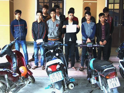Bị đánh khi hỏi nợ, gọi trai làng mang tuýp sắt tới trả thù