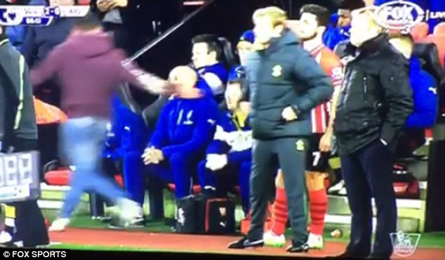 Bryant có hành động bất kính với giáo sư Wenger và đã trả giá đắt