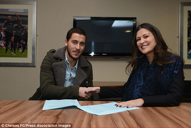 Hazard đồng ý gắng bó lâu dài với Chelsea