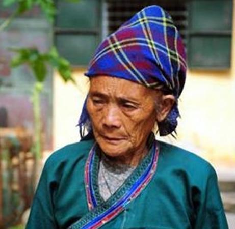 Vợ giật dao đâm chết chồng "lè nhè" trong bữa ăn