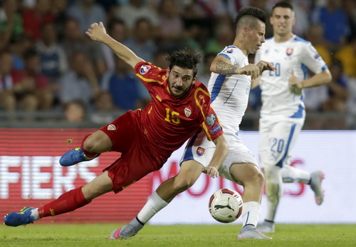 Marek Hamsik đi b&oacute;ng v&agrave; ghi b&agrave;n thứ nh&igrave; cho Slovakia