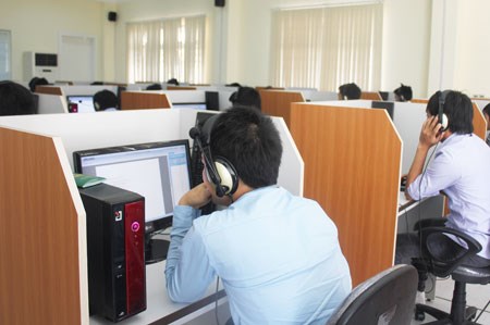Thi tiếng Hàn trên máy tính cho lao động về nước đúng hạn