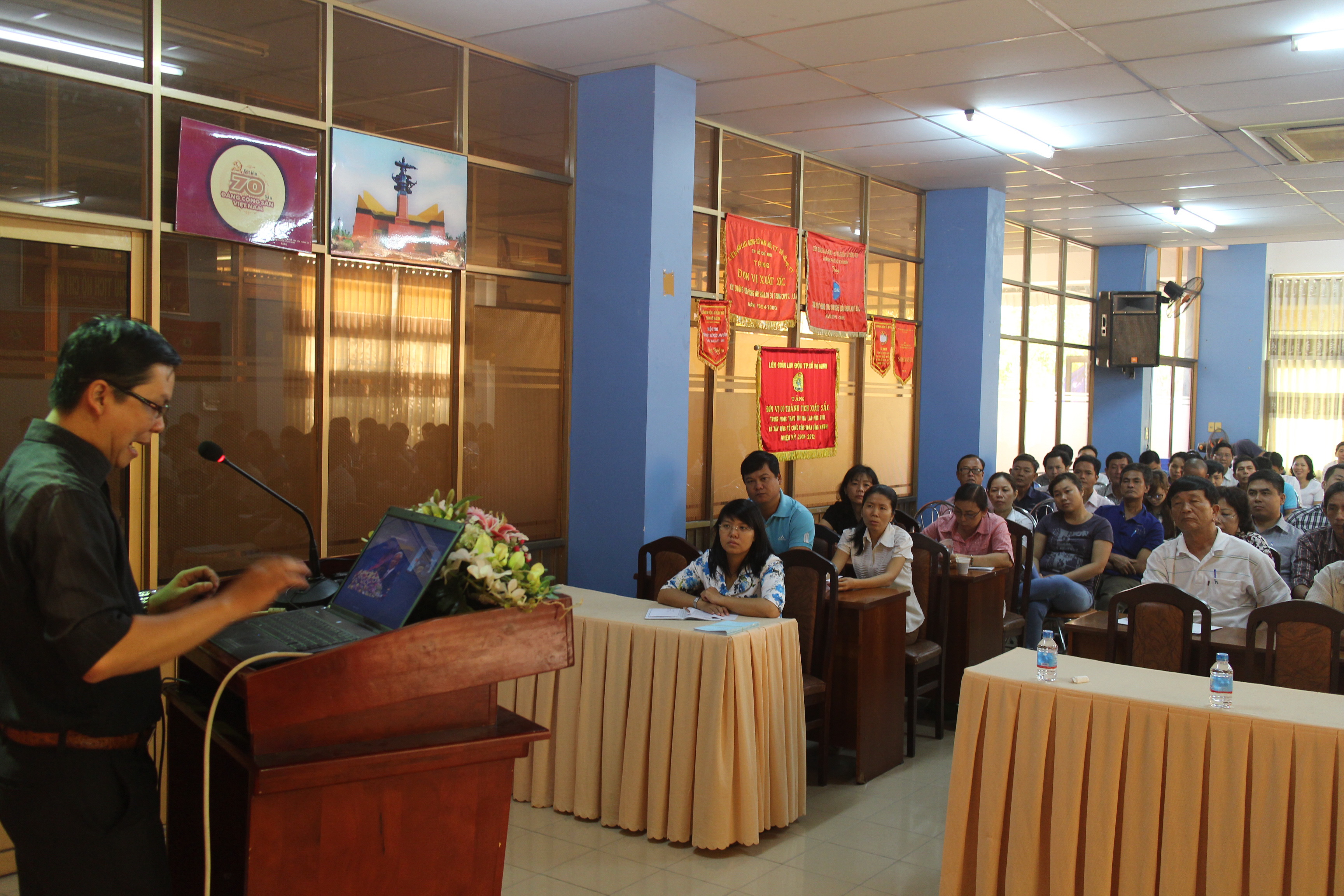 Cán bộ Công đoàn quận Thủ Đức tham gia học tập chuyên đề về học tập và làm theo lời Bác