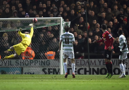 Ander Herrera ghi bàn cho Man United