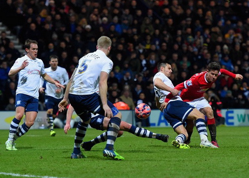 Herrera gỡ hòa 1-1 cho Man United