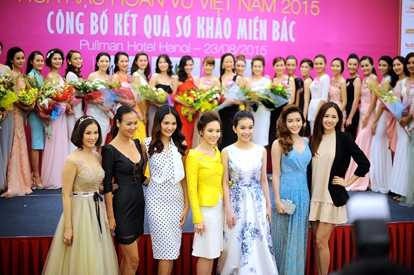 C&aacute;c hoa hậu, &aacute; hậu chụp ảnh c&ugrave;ng th&iacute; sinh Hoa hậu ho&agrave;n vũ Việt Nam