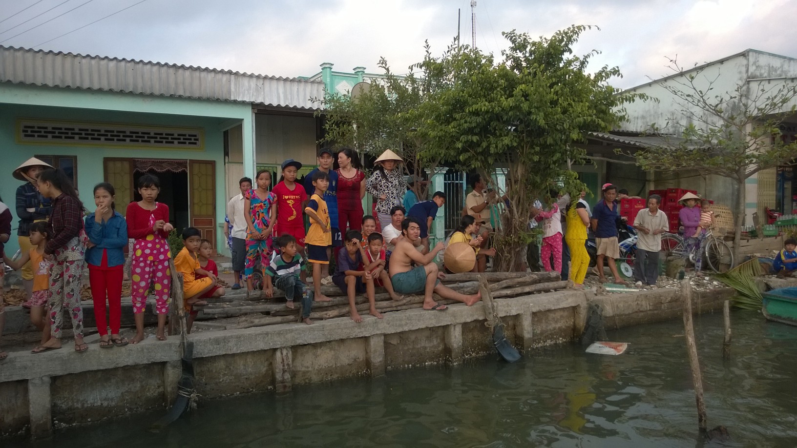 Hiện trường vụ nổ súng ở trường gà