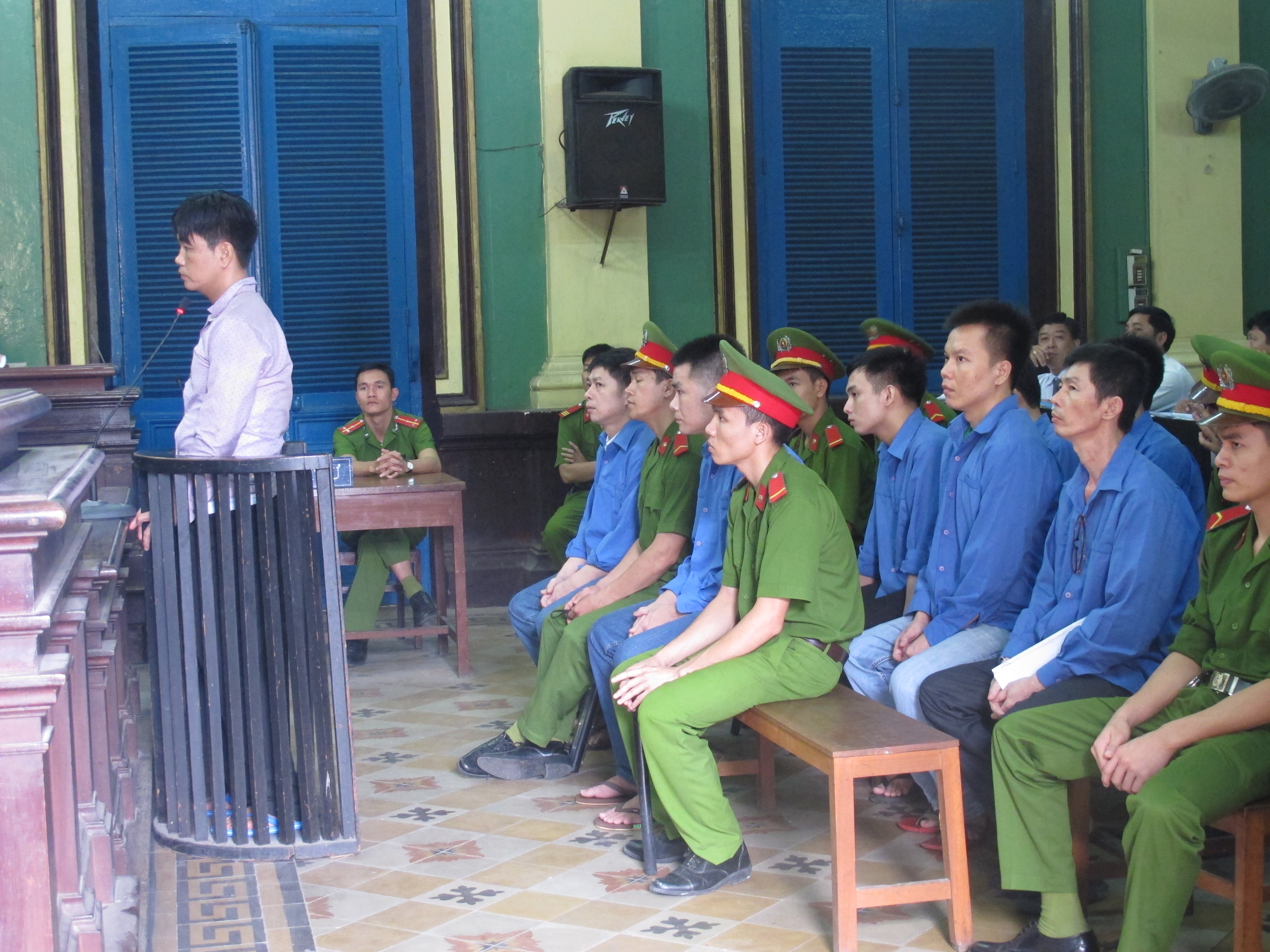 8 bị c&aacute;o trong băng nh&oacute;m bảo k&ecirc; ở Bến xe Miền Đ&ocirc;ng hầu t&ograve;a