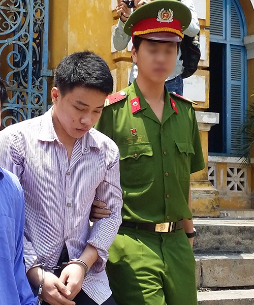 Đi tù vì hiếp dâm bé 9 tuổi sau khi xem phim đồi trụy