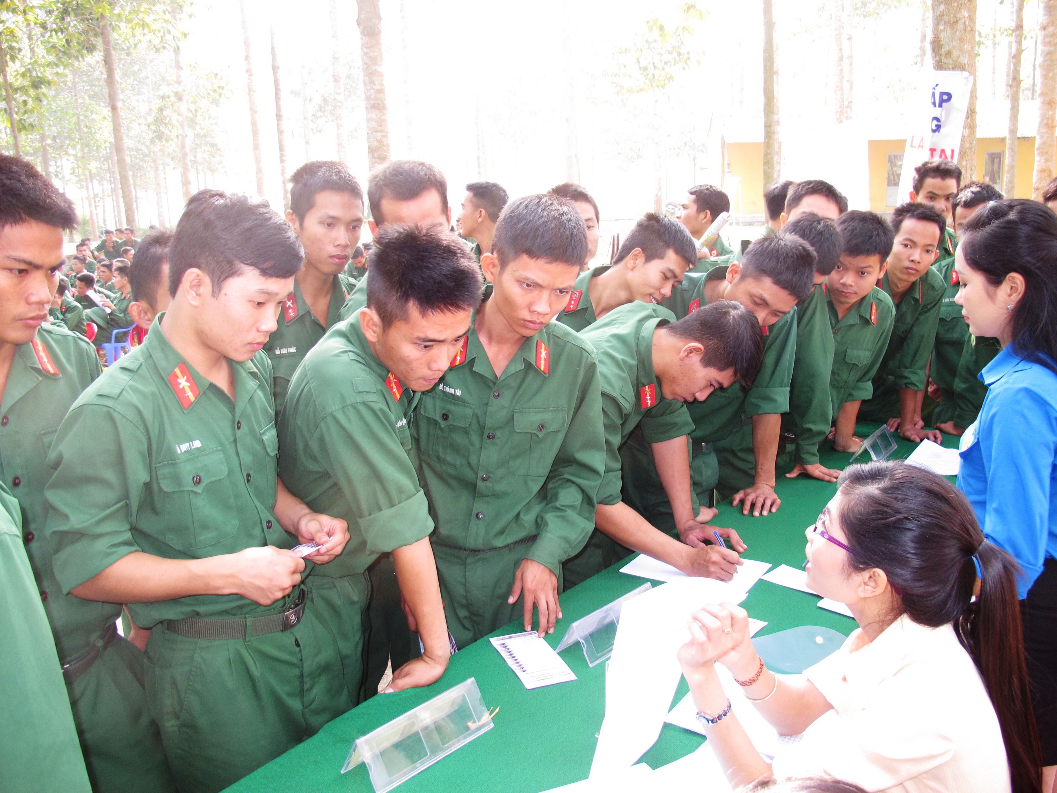 Ban tổ chức tư vấn việc làm cho bộ đội xuất ngũ