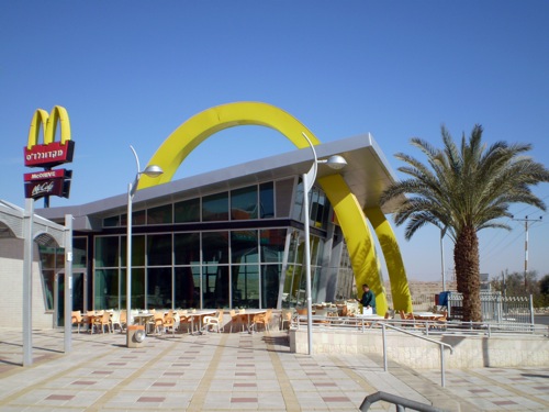 Ở sa mạc Negev, bạn cũng c&oacute; thể gọi Mc Donald như ai!