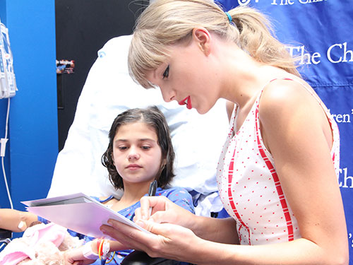 Taylor Swift: Tâm sáng, tài cao - Ngôi sao nhân ái