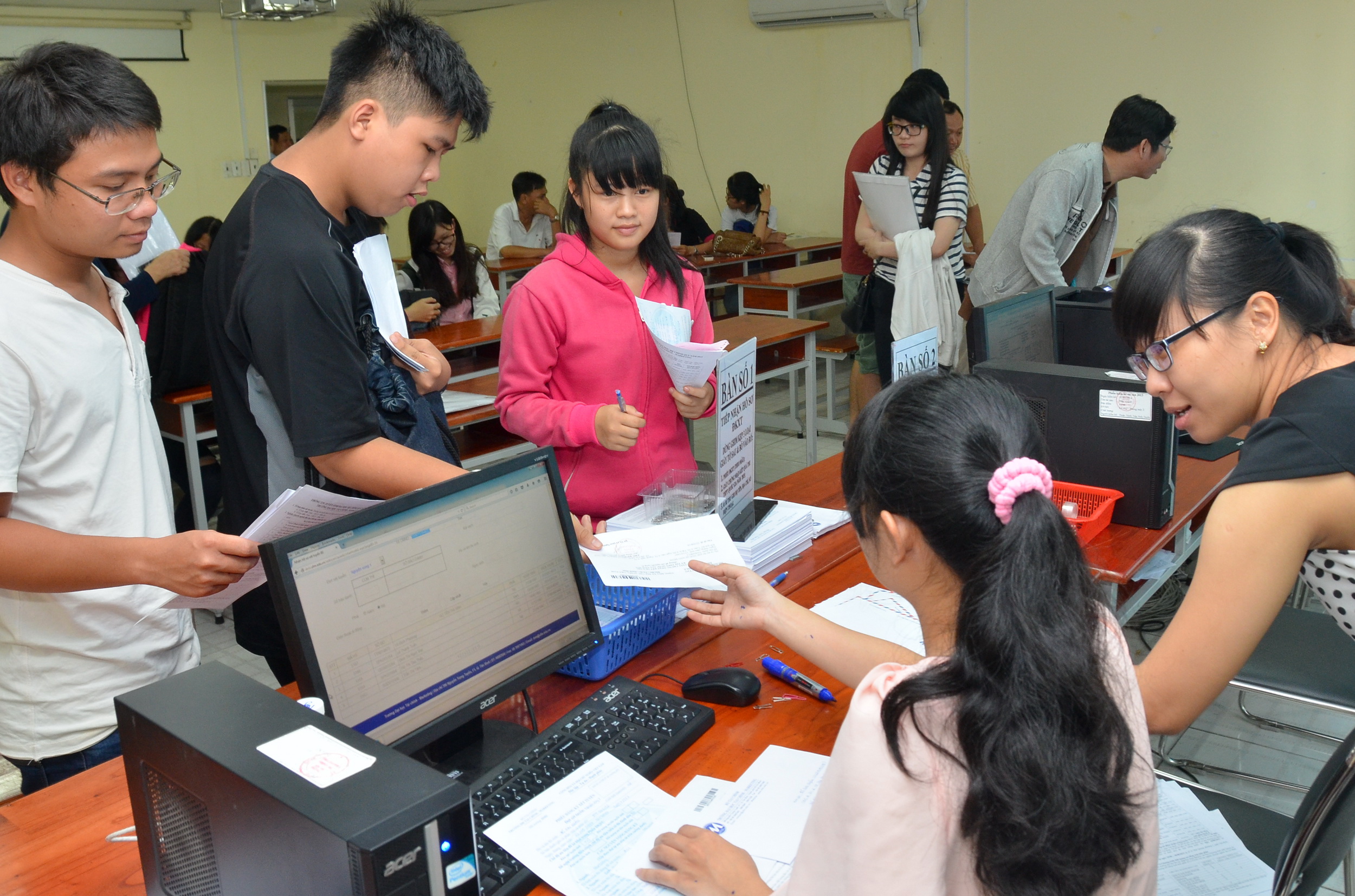 Đợt x&eacute;t tuyển ĐH, CĐ đầu ti&ecirc;n g&acirc;y nhiều kh&oacute; khăn cho th&iacute; sinhẢnh: TẤN THẠNH