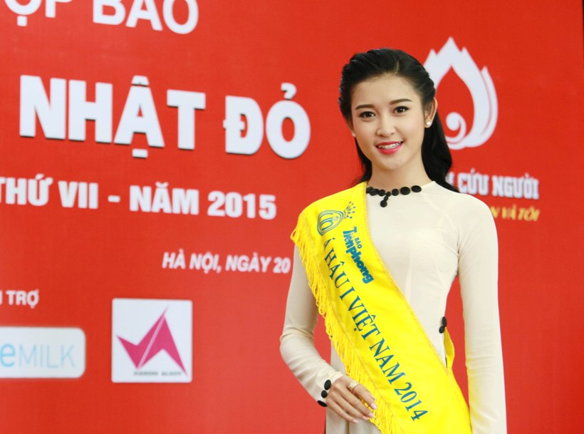 Á hậu