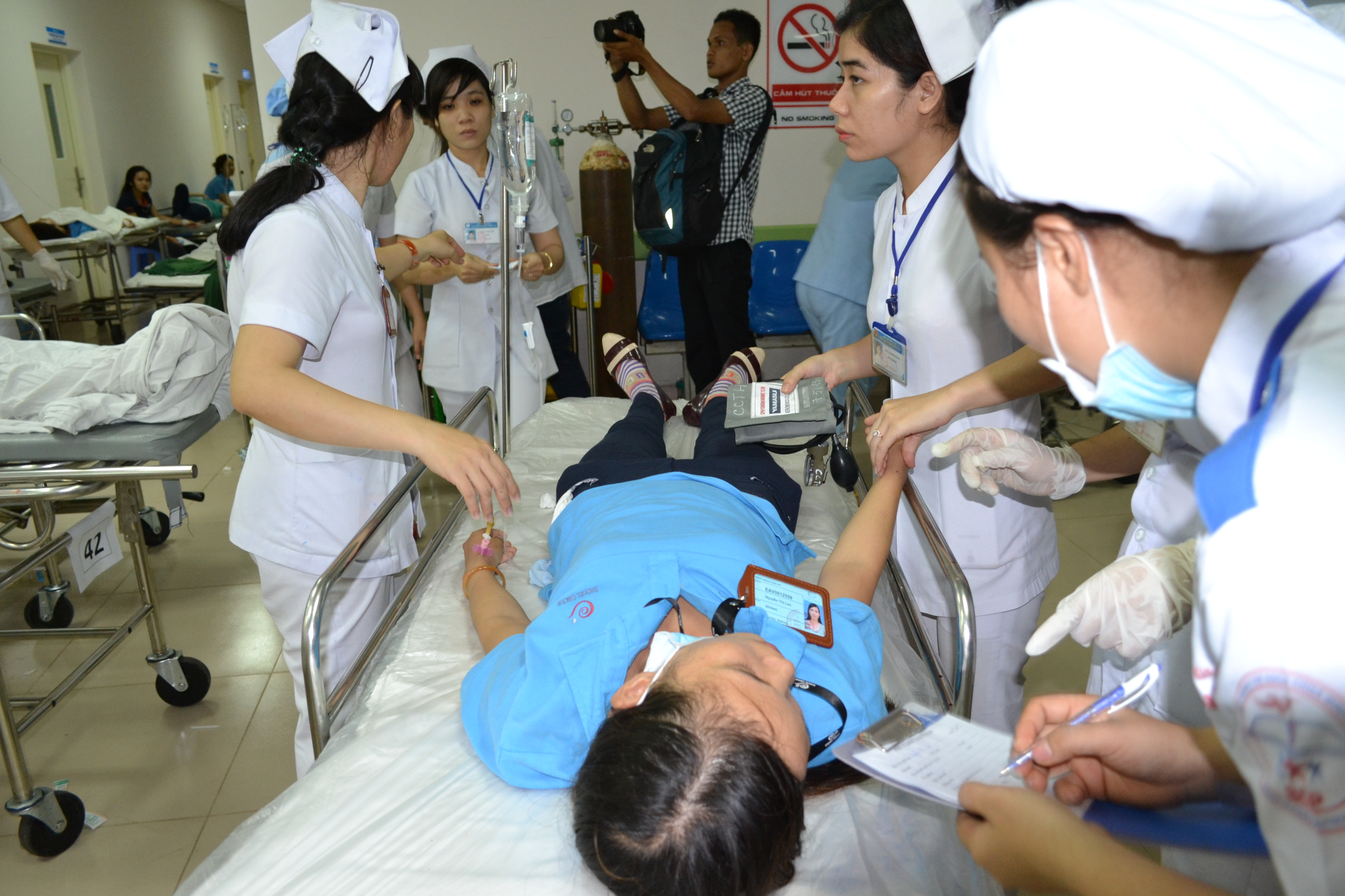 Thống k&ecirc; ban đầu, c&oacute; thể l&ecirc;n đến cả trăm người đ&atilde; phải nhập viện