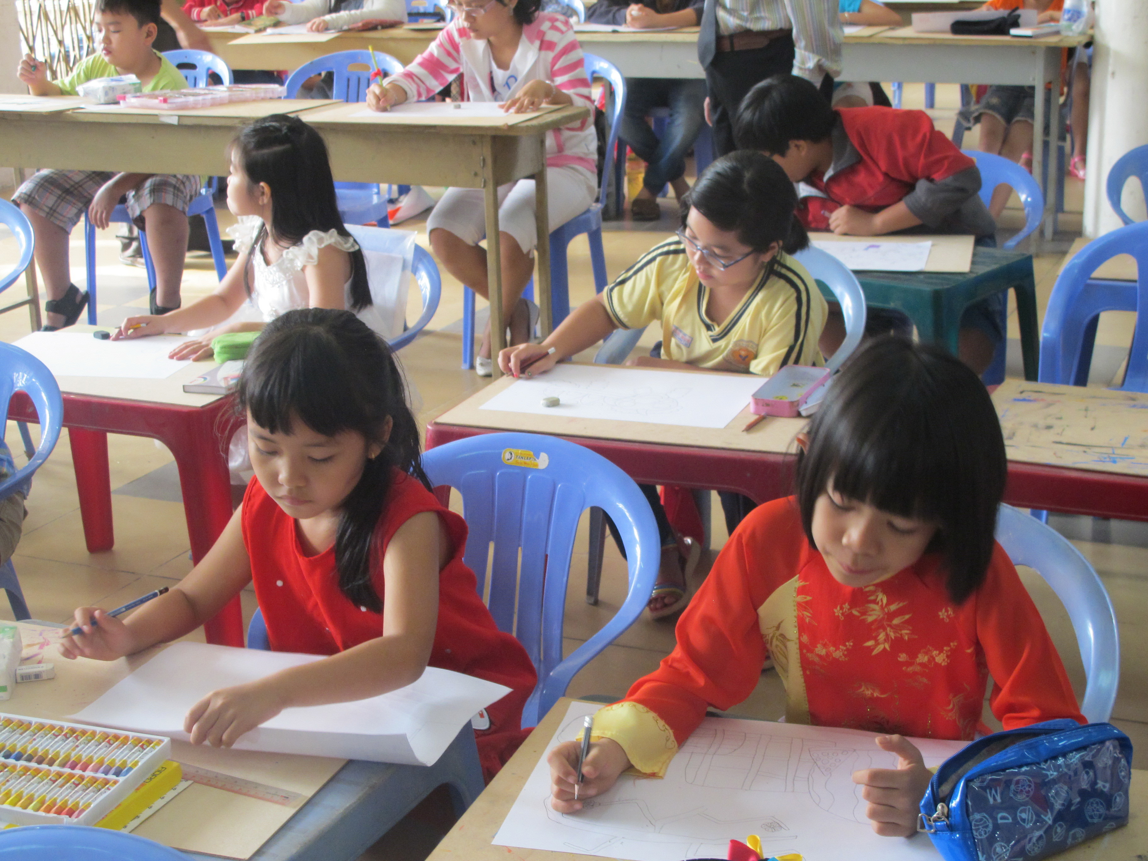 Một cảnh thi vẽ tranh &ldquo;C&agrave;nh cọ m&ugrave;a Xu&acirc;n năm&rdquo; 2014