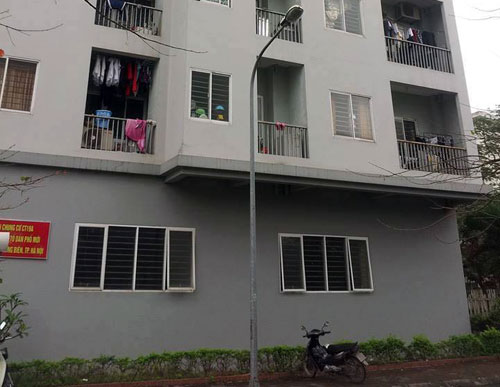 Hà Nội: Ở nhà một mình, bé 5 tuổi rơi từ tầng 6 xuống đất