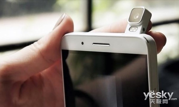 Thiết kế tận dụng một camera độ ph&acirc;n giải cao cho cả mặt trước v&agrave; sau m&aacute;y.