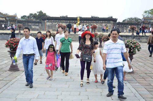 Đại Nội Huế mở cửa miễn ph&iacute;, nhiều người đến tham quan