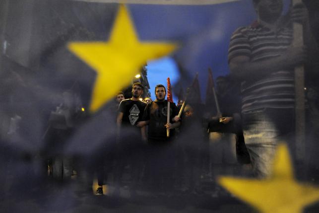 Người Hy Lạp biểu t&igrave;nh chống EU h&ocirc;m 1-7. Ảnh: Reuters