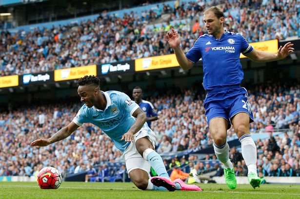 Ivanovic nhiều lần bị Sterling vượt qua v&agrave; phải phạm lỗi