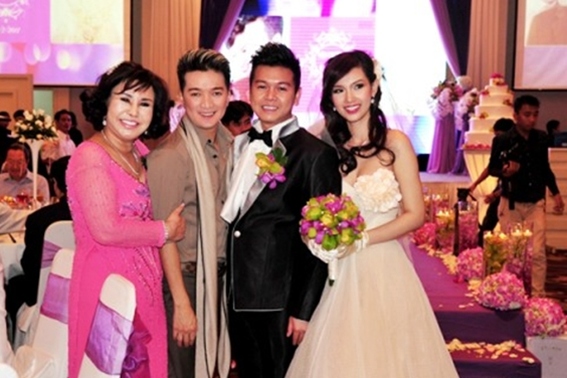 Đ&aacute;m cưới của Quỳnh Chi v&agrave; thiếu gia Chương c&oacute; sự tham dự của nhiều ng&ocirc;i sao trong giới showbiz Việt