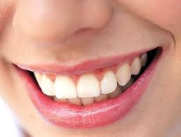 Người Việt hào phóng nụ cười nhưng không biết cười