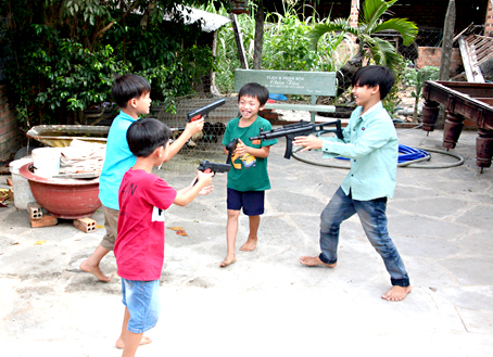 Đồ chơi bạo lực đắt hàng