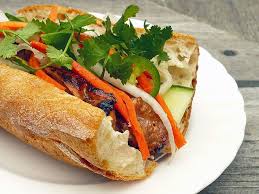 Đà Lạt: 19 người bị ngộ độc do ăn bánh mì