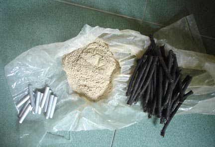Đối tượng khả nghi tàng trữ 19,5 kg thuốc nổ, 300 kíp nổ